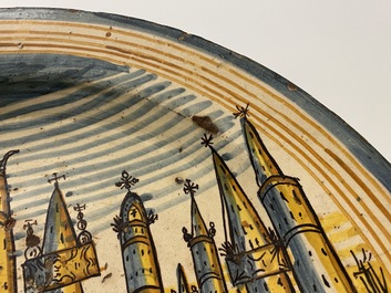 A large Italian maiolica dish with a view on San Gimignano, Deruta, 16/17th C.